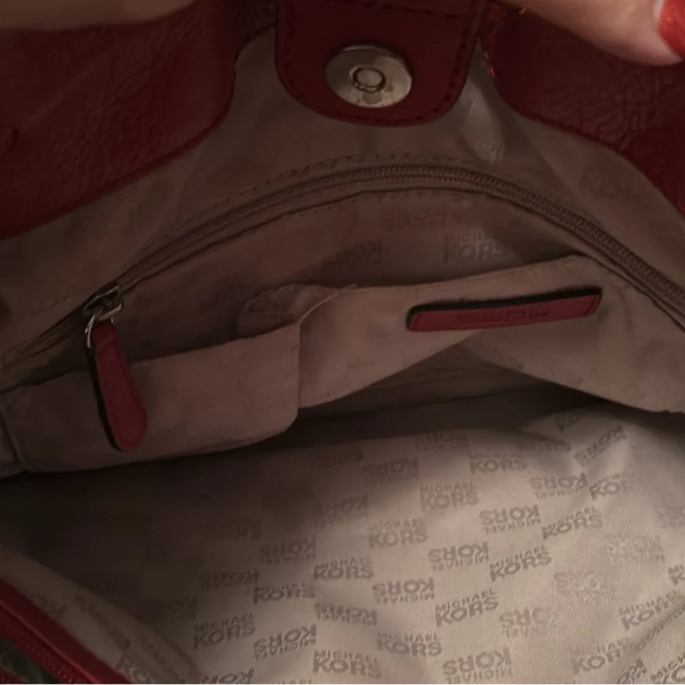 Michael Kors medium size purse - Picture 4 of 10